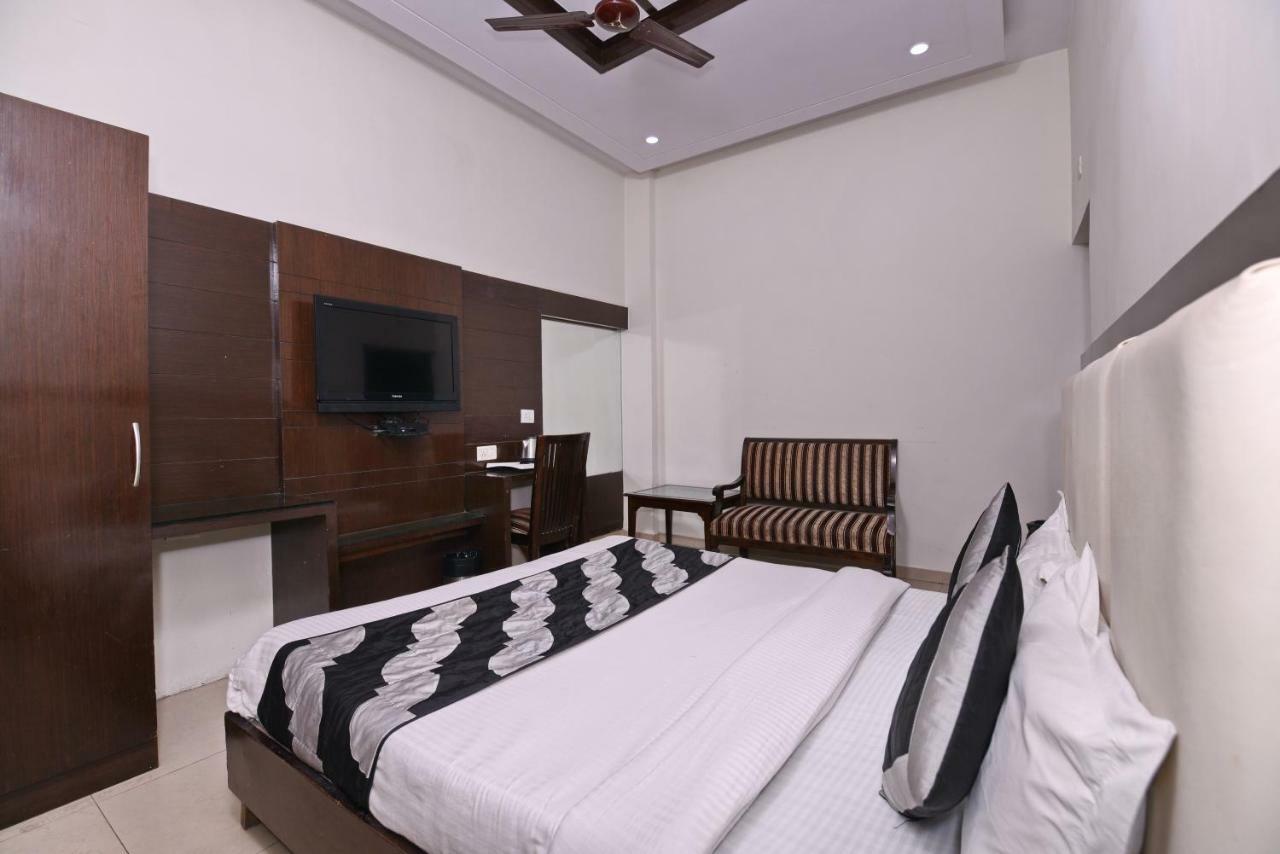 Hotel Mohan International Нью-Делі Екстер'єр фото